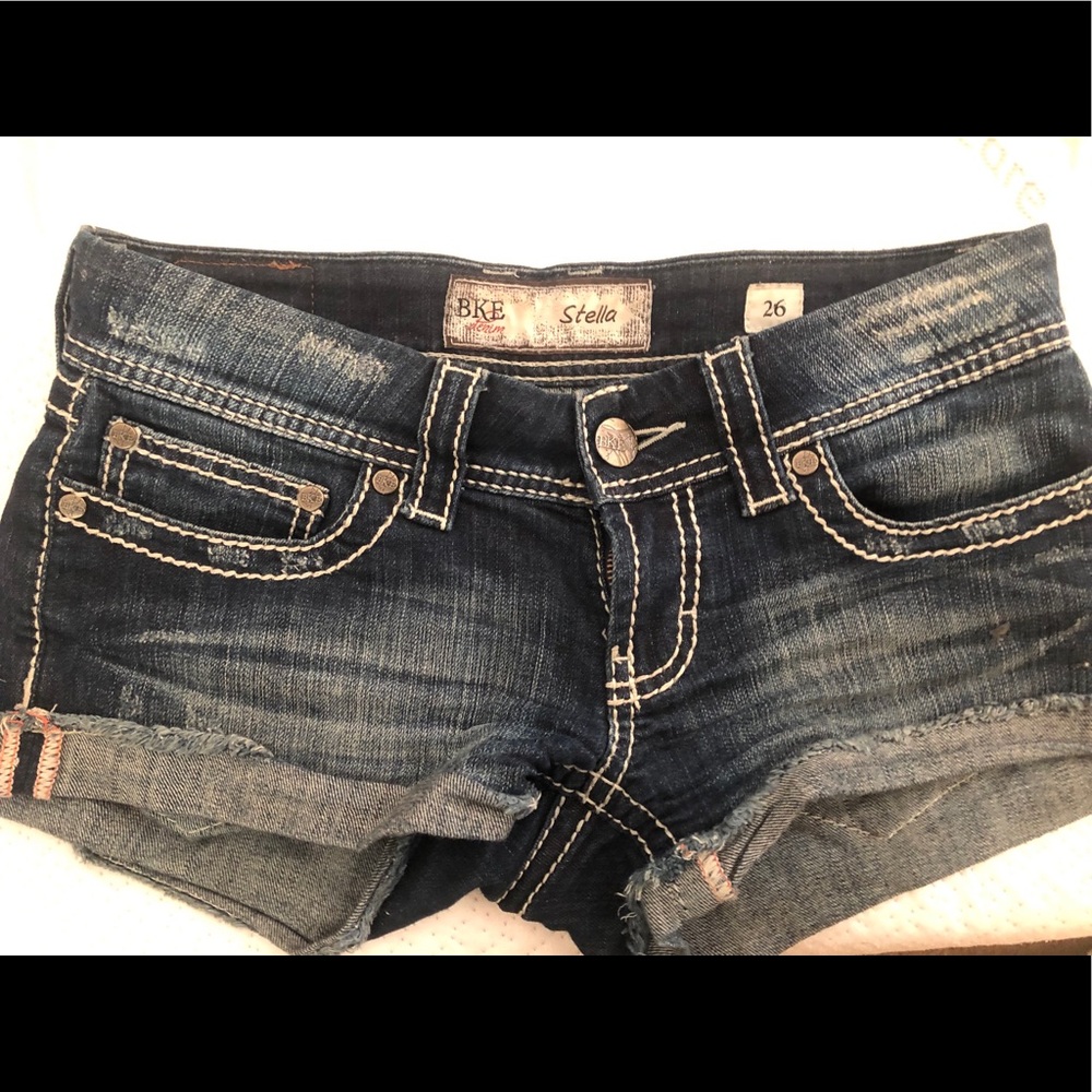 BKE sz 26 dark denim jeans. Women’s